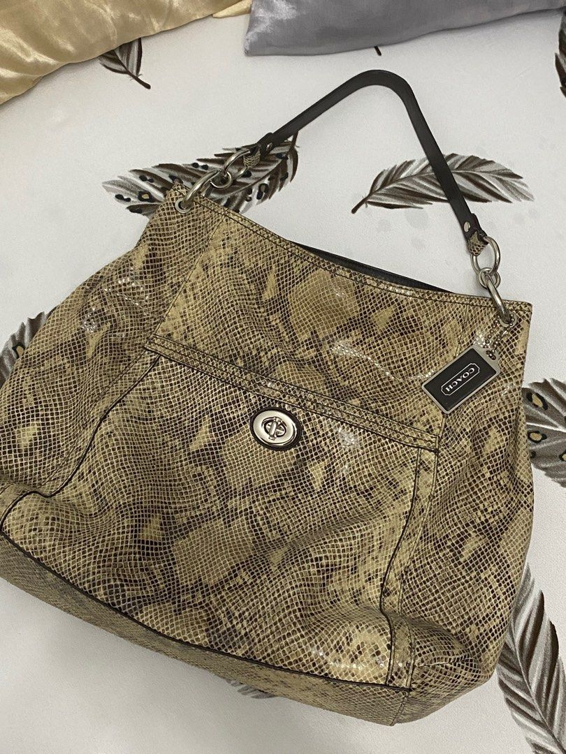 Coach Park Python Hobo (Category: Luxury Bags & Wallets) located in Manila. Submitted by nienieniee (Listing ID 1317678165, Image 2). Description: - used but does not look worn out at all - snake design is still very prominent and no major flaw - rfs: too many bags - decluttering .