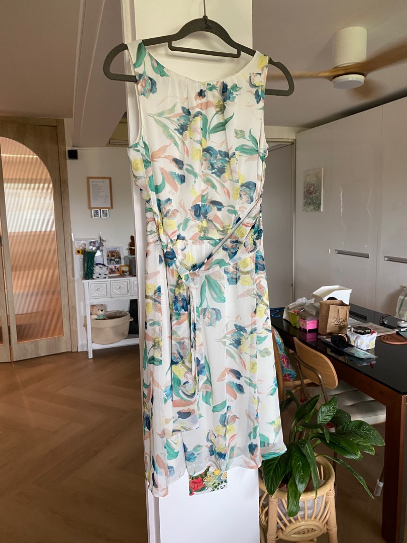 Esprit Floral Chiffon Dress Women s Fashion Dresses Sets Dresses on Carousell