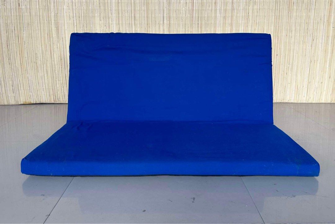 Floor sofa bed (Category: Sofas) located in Quezon City. Submitted by matetdevis13 (Listing ID 1317675267, Image 1). Description: Floor Sofabed Sofa L41.5 x W19.5 x H21 x SH3 Bed 39x41.5 Price: 2,500 2 seater Pure foam In good condition Code aly j216.