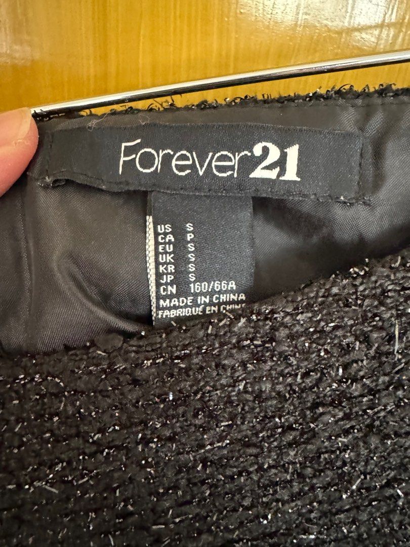 Forever 21 Skirt (Category: Skirts) located in Manila. Submitted by arnssss (Listing ID 1317673668, Image 2). Description: Used once. Perfect for glitz and glamor event theme .