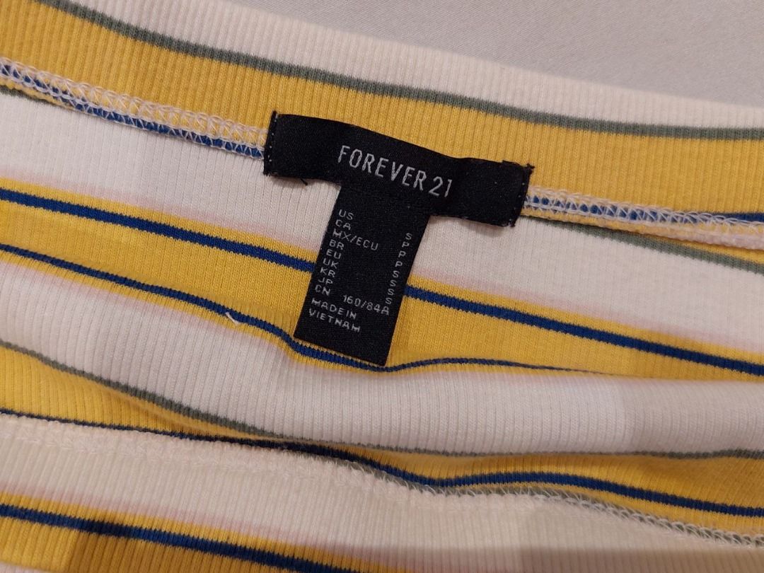 Forever 21 Tube Cropped Top (Category: Others Tops) located in Quezon City. Submitted by camiestuff (Listing ID 1317561616, Image 2). Description: Summer feels. perfect with high waist denim shorts. .