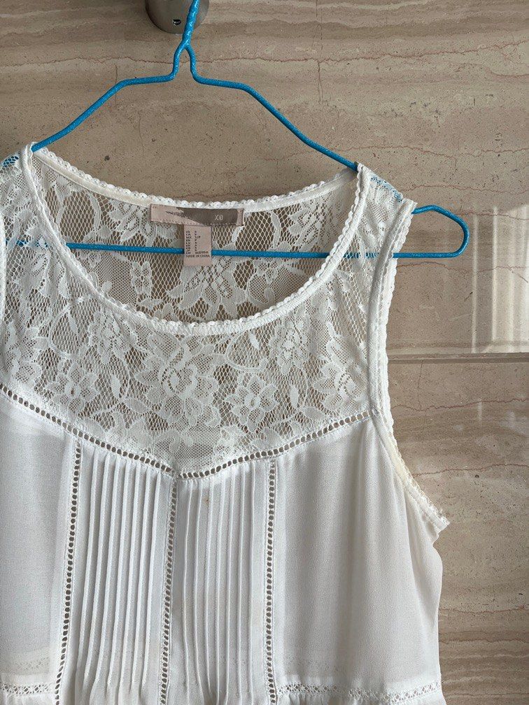 Forever 21 white peplum top with lace detail Women s Fashion Tops Sleeveless on Carousell