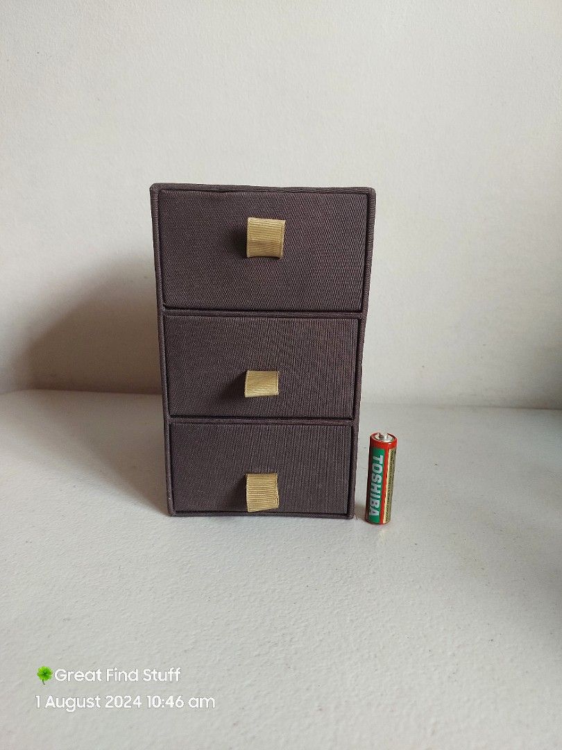 [GFS] 🇯🇵 Mini Drawer (Category: Storage Boxes & Baskets) located in Quezon City. Submitted by greatfindstuff (Listing ID 1317572278, Image 1). Description: Mini 3 Drawer (Board) 🇯🇵 Japan Surplus 📌 Condition • Used in good condition 📍 Location Novaliches, Quezon City • Lalamove • Grab • Toktok • Self pick up 💰 Gcash • BPI • Cash on Pick up.