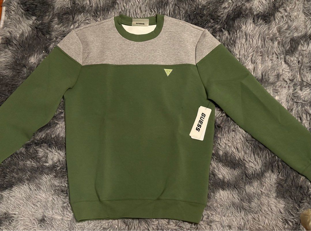 Guess Scuba Back Logo Sweatshirt (Category: Coats, Jackets and Outerwear) located in Manila. Submitted by declutter_270 (Listing ID 1317677349, Image 1). Description: -never been worn -comes with tag -rfs decluttering *Cotton Blend Sweatshirt *Crew Neck *Long Sleeves *Regular Fit Fabric Type: Scuba Fabric Detail: Color Block Embellishments: Back Logo.