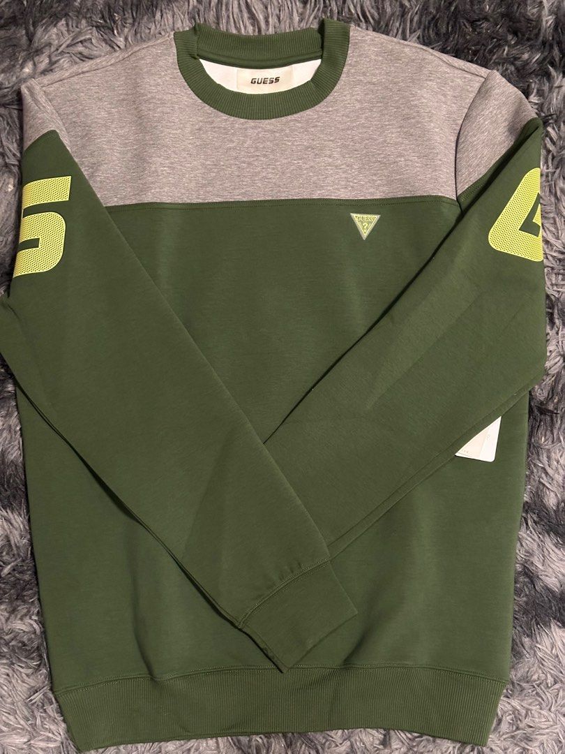 Guess Scuba Back Logo Sweatshirt (Category: Coats, Jackets and Outerwear) located in Manila. Submitted by declutter_270 (Listing ID 1317677349, Image 2). Description: -never been worn -comes with tag -rfs decluttering *Cotton Blend Sweatshirt *Crew Neck *Long Sleeves *Regular Fit Fabric Type: Scuba Fabric Detail: Color Block Embellishments: Back Logo.