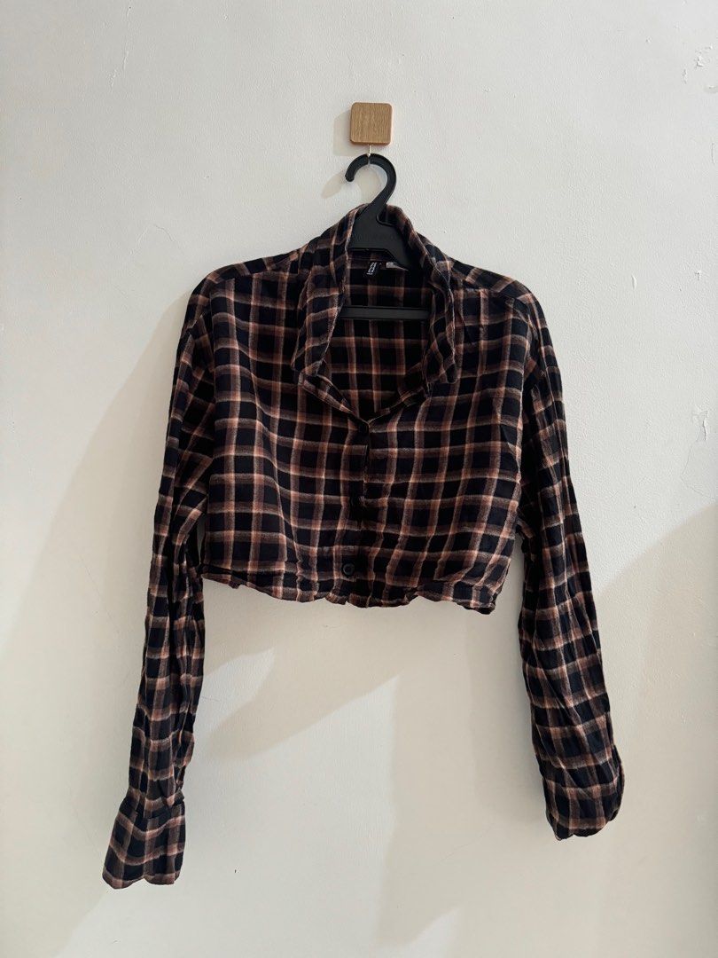 h&m checkered crop top (Category: Longsleeves) located in Roxas City. Submitted by s.declutters (Listing ID 1317561621, Image 1). Description: .