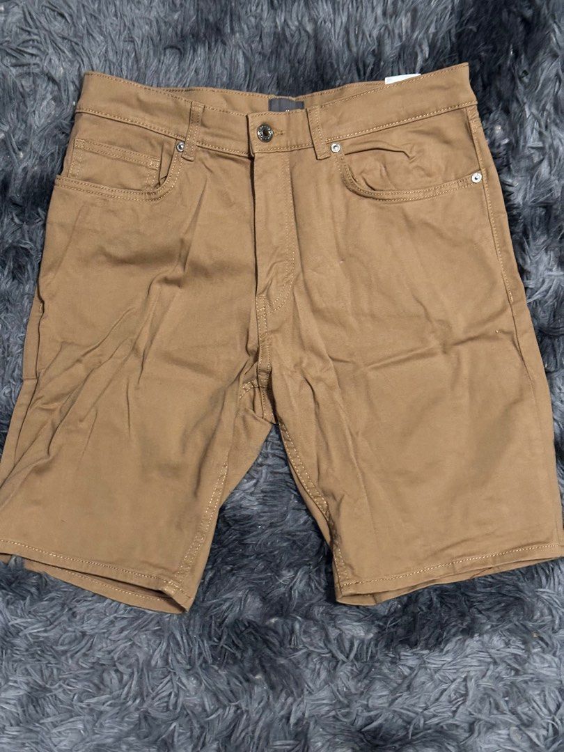 H&M Khaki Slim Fit Shorts (Category: Shorts) located in Manila. Submitted by declutter_270 (Listing ID 1317682871, Image 1). Description: -slim fit shorts -no tag but never been used -Size 31 -rfs decluttering.