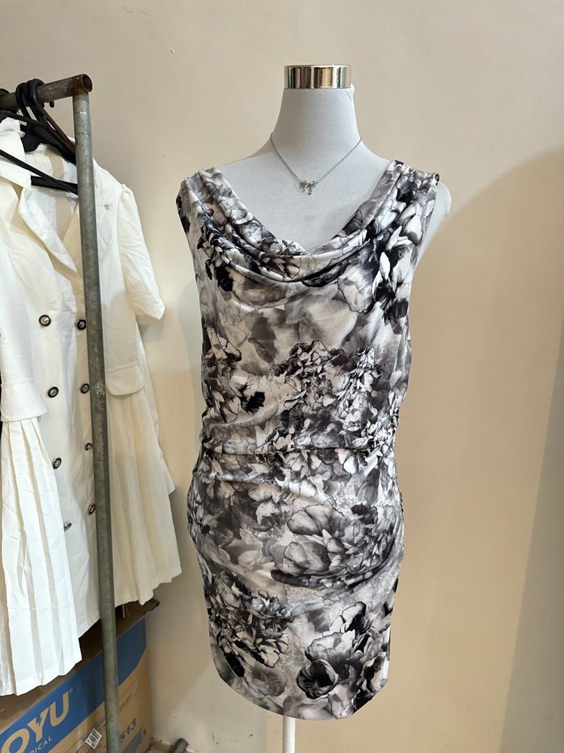 H&M Printed Dress (Category: Dresses) located in Roxas City. Submitted by s.declutters (Listing ID 1317619408, Image 2). Description: •used once •size L on tag but for the actual perfectly fit for m up to l .