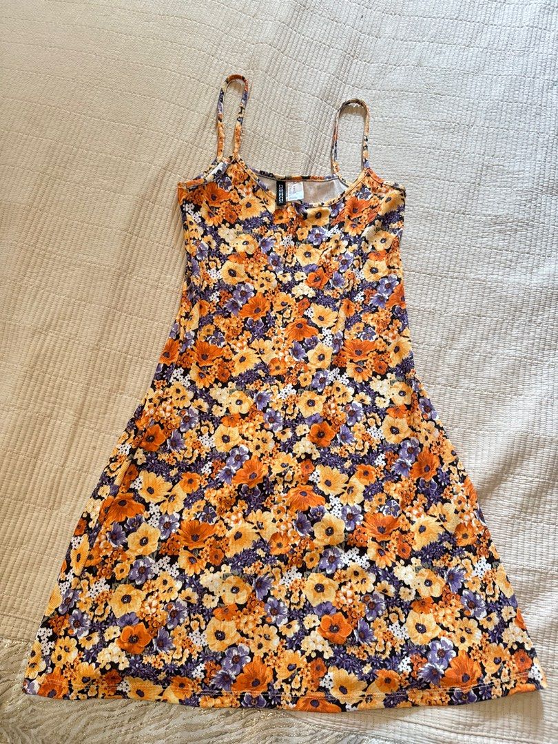 H&M printed flower dress (Category: Dresses) located in Roxas City. Submitted by s.declutters (Listing ID 1317616359, Image 3). Description: .