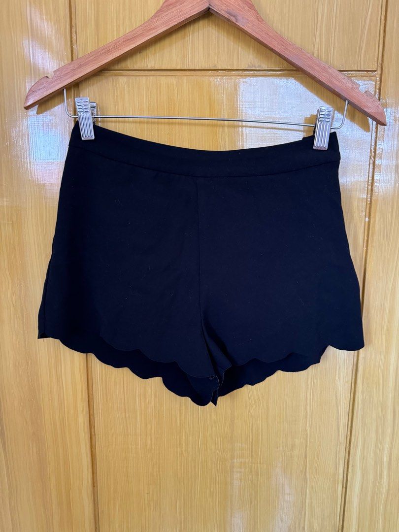 H M Scallop Shorts Women s Fashion Bottoms Shorts on Carousell
