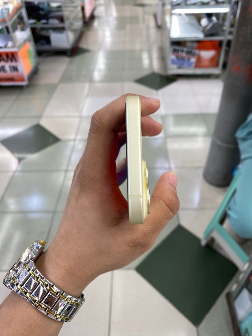 IPHONE 15 128GB 98BH OPENLINE NO ISSUE (Category: iPhone 15 Series) located in Manila. Submitted by mrkim_gadget (Listing ID 1317639094, Image 3). Description: S: (BUY AND SELL) •Onhand| IPHONE 15 •128GB •Openline •99% Smooth •Never been Repaired •No Hidden Issues •Can Reset Anytime •Test to Sawa •NOT Refurb We Open for COD (INYO PO SF) Pick-Up at my Shop in Greenhills Shopping Center for your assurance Pm me for more details po. ❤️🤝 09-66-336-8