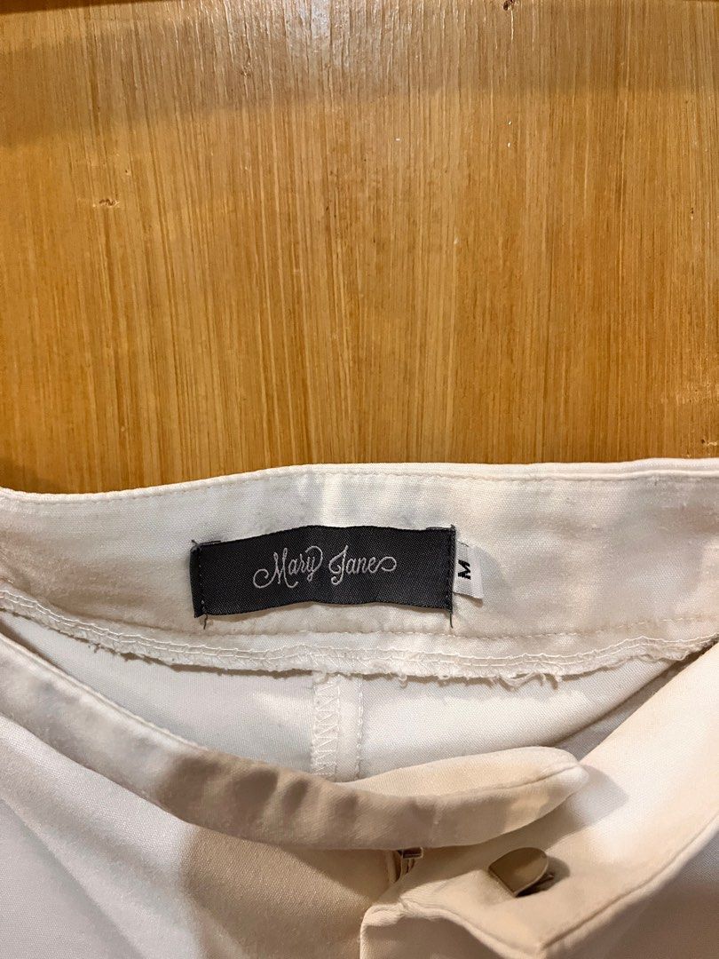 Mary Jane white culottes (Category: Other Bottoms) located in Quezon City. Submitted by leisdeclutter (Listing ID 1317547425, Image 2). Description: - few minimal stains at the back - size medium loc: libis, qc.