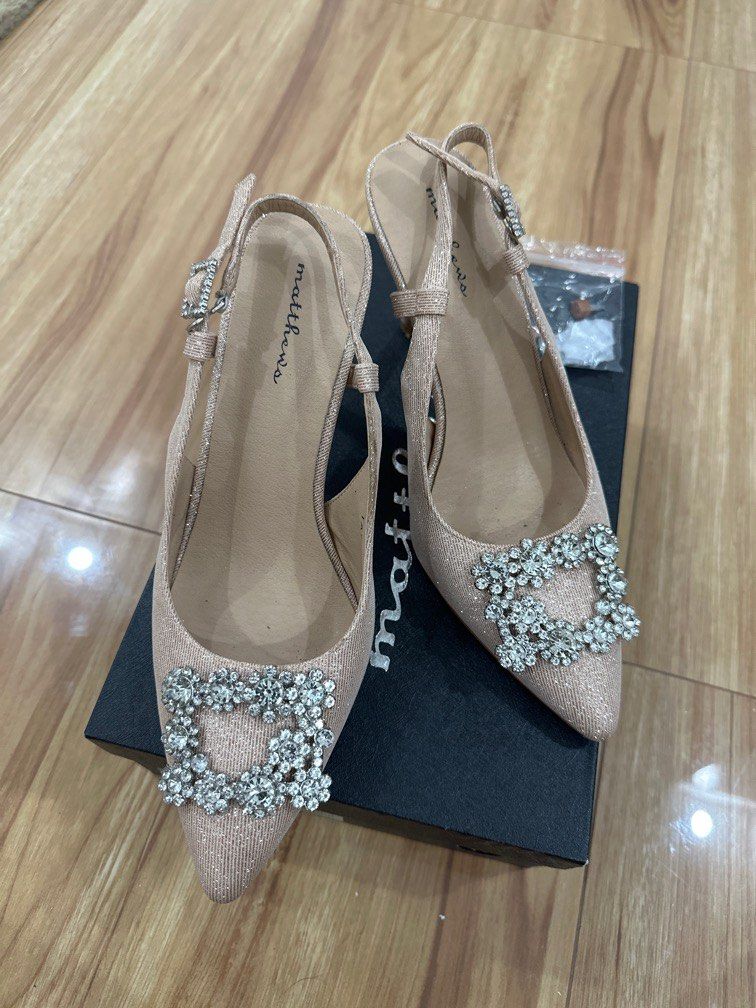 MATTHEWS SHOES (Category: Casual Shoes) located in Manila. Submitted by mingmingtsu_ (Listing ID 1317666130, Image 1). Description: Used only once for graduation. With shoe box Good as new! Only used at one event. Brought for ₱1999.