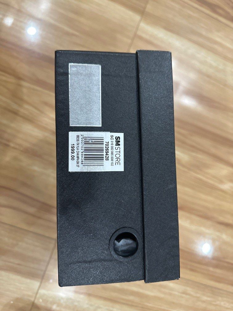 MATTHEWS SHOES (Category: Casual Shoes) located in Manila. Submitted by mingmingtsu_ (Listing ID 1317666130, Image 2). Description: Used only once for graduation. With shoe box Good as new! Only used at one event. Brought for ₱1999.