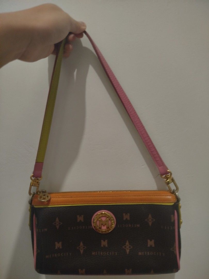 Metrocity Baguette Pochette Limited Edition (Category: Luxury Bags & Wallets) located in Caloocan City. Submitted by everydayjoys (Listing ID 1317643908, Image 2). Description: WEEKEND SALE💸💸 super rare piece🥺 slightly nego (will keep it rather than accepting lowball) hard to let go but badly need to let go of bags to declutter. see close up pics for condition of hardware.