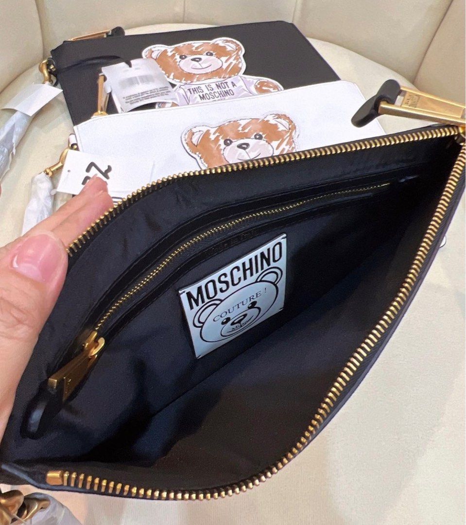 Moschino Clutch (Category: Luxury Bags & Wallets) located in Imus. Submitted by purgingmycloset888 (Listing ID 1317594597, Image 3). Description: 🎀SLIGHTLY NEGOTIABLE ❌NO LOW BALLERS OR TOO MUCH TAWAD PLS 😅😂 With dustbag.