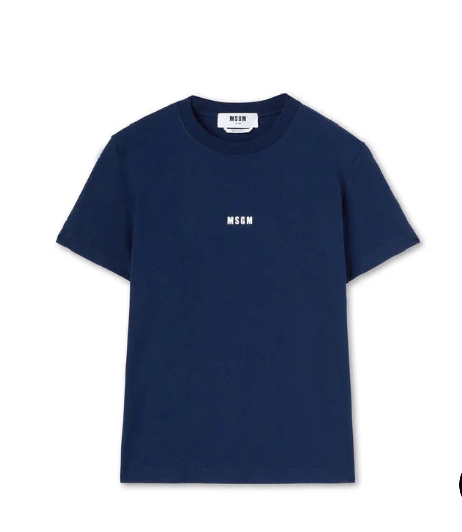 MSGM （分類：T-shirt、恤衫、有領衫）位於 Hong Kong。 由 tomtom.com 提交（商品編號 1317653291，圖片 3）。簡介： 全部XL 碼 ，全新意大利Milan MSGM 品牌（全新無拆袋） 1) T-shirt with box logo (白底螢光黃logo)$800 2)black jersey sweatshirt with brushstroke logo (黑底白字） $980 3) T-shirt with “Never look back” graphic(深藍） $780 正版正貨 西鐵站沿線可面交/順豐到付 Special price (特價商品） 。