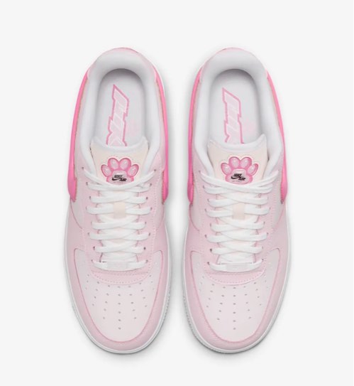 Nike womens Air Force '07 LX 'Paw Print', Women's Fashion