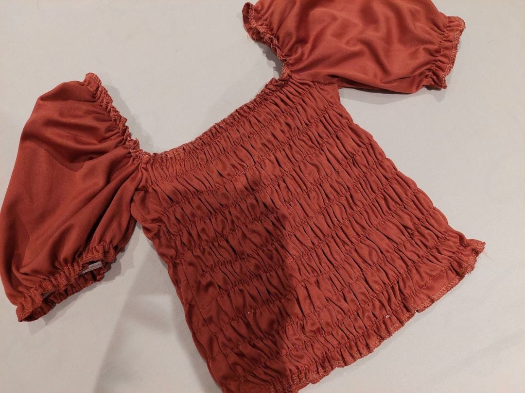 Off- Shoulder Burnt Red Cropped Top (Category: Sleeveless) located in Quezon City. Submitted by camiestuff (Listing ID 1317562205, Image 1). Description: .