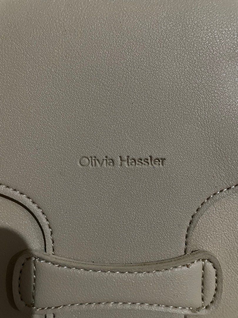 Olivia Hassler Clutch Bag (Category: Luxury Bags & Wallets) located in Iligan City. Submitted by ileganteph (Listing ID 1317600123, Image 2). Description: Very Good Condition With etikita.