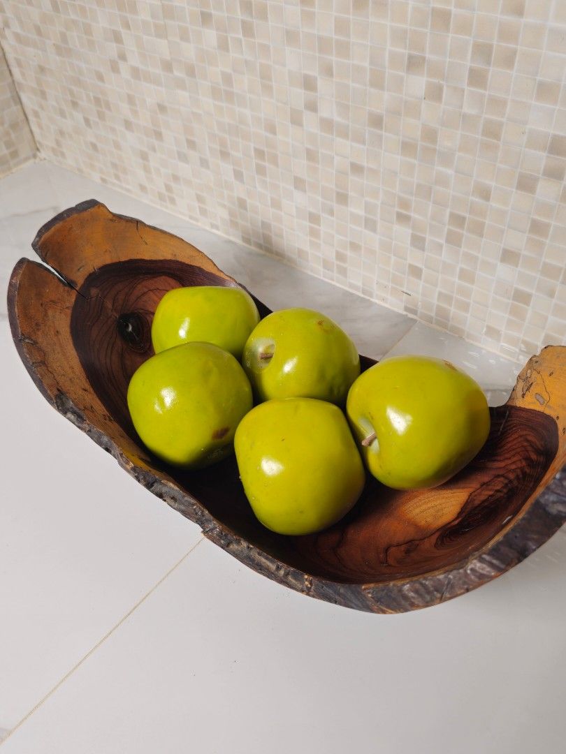 Realistic green apples decor (Category: Other Kitchenware & Tableware) located in Manila. Submitted by dee3233 (Listing ID 1317571311, Image 3). Description: Add a touch of nature to your space with our realistic green apple decor. These lifelike pieces bring a fresh, vibrant look to any room, perfect for brightening up your kitchen, dining area, or centerpiece displays. Enhance your decor with this simple yet striking accent..