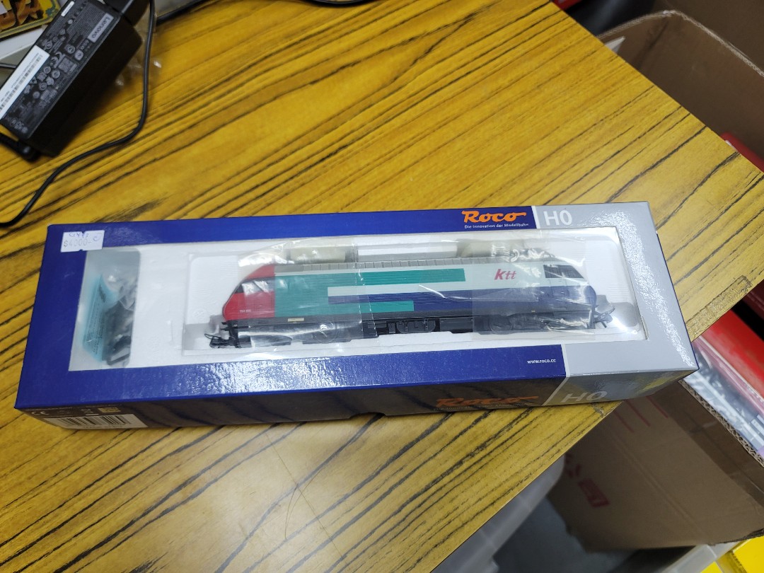 Roco HO KTT 九廣通九廣鐵路73416, 興趣及遊戲, 玩具& 遊戲類- Carousell