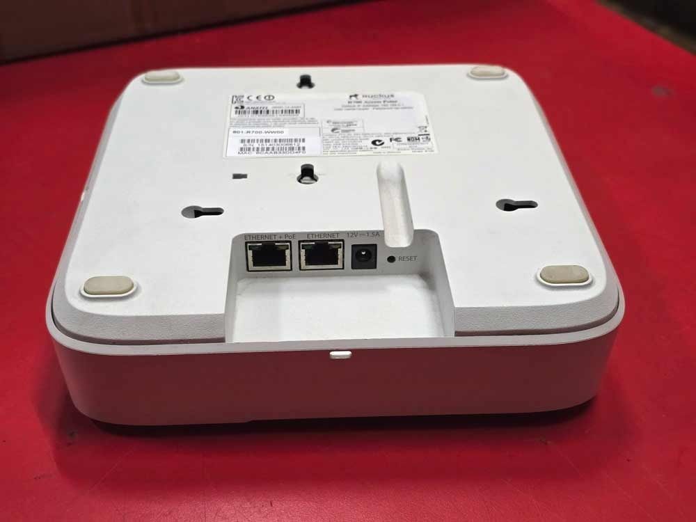Ruckus R700 Wireless Access Point, Computers & Tech, Parts ...