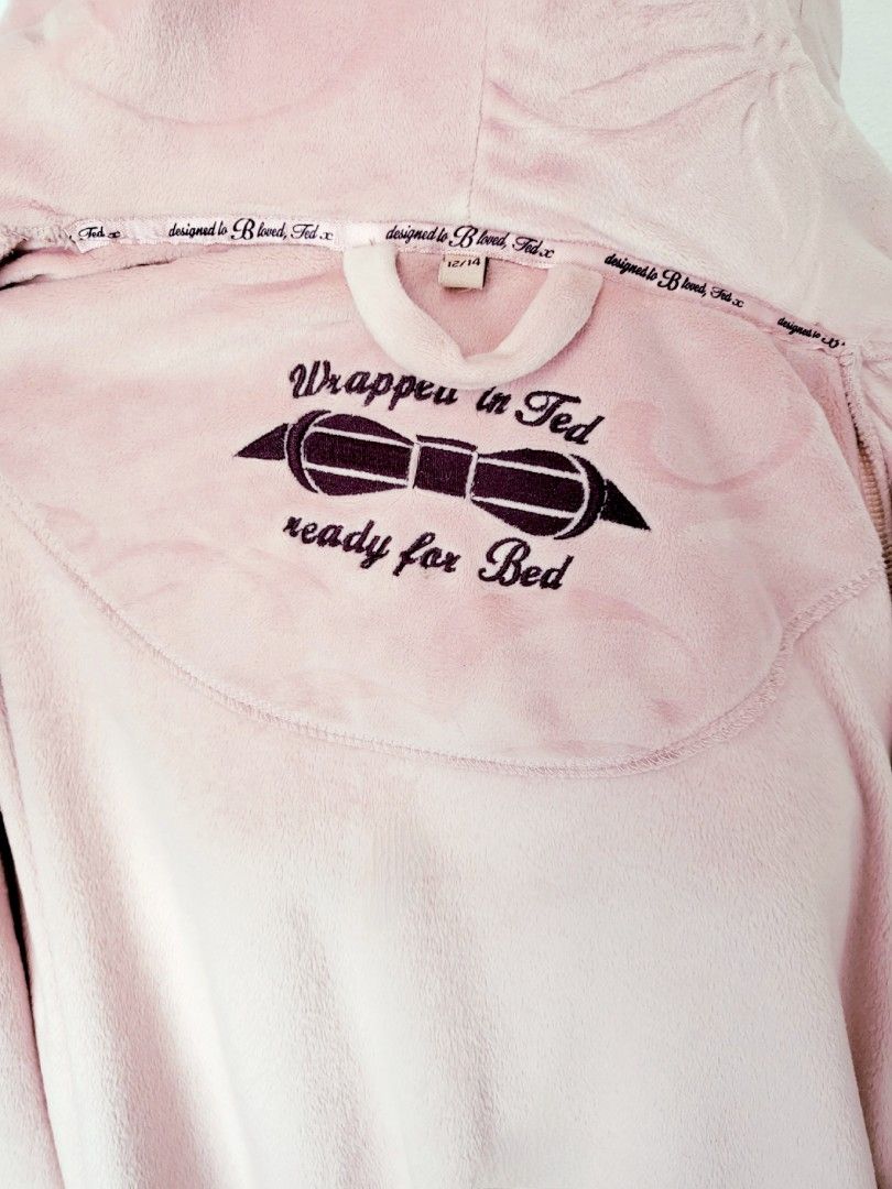 Ted Baker Pink Embossed Bath Robe Dressing Gown, Women's Fashion,  Undergarments & Loungewear on Carousell