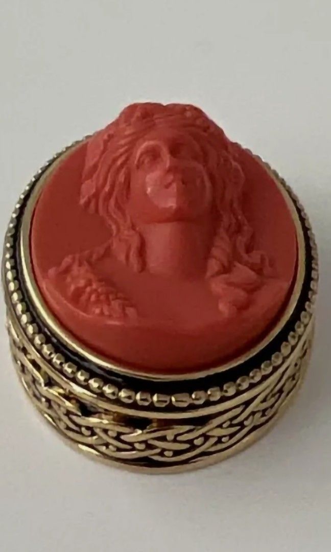 Vintage 1983 Estee lauder solid perfume from USA 🇺🇸 (Category: Fragrance & Deodorants) located in Davao. Submitted by bravemoon_556cd5 (Listing ID 1317705011, Image 3). Description: solid perfume from USA 🇺🇸 free sf we ship nationwide gcash or bank account payment mode.