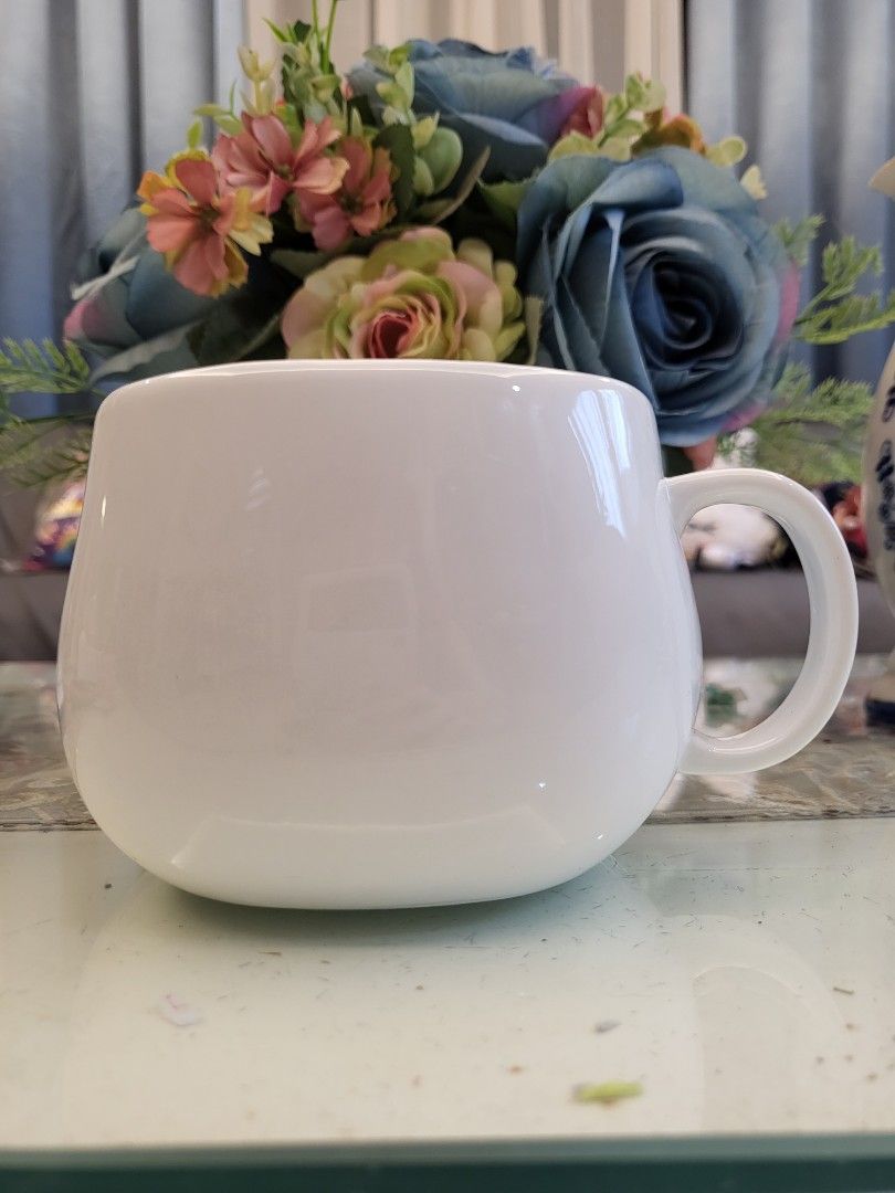 Vintage Sanrio Hello Kitty 2002 3D Embossed Mug (Category: Coffee & Tea Tableware) located in San Fernando. Submitted by jpmarketplace2023 (Listing ID 1317640042, Image 2). Description: 💚 All items are authentic from Japan. 💛 MOP: GCash (❌️ GCash Protect) 🩵 MOD: LBC only (❌️ S. Checkout, COD, COP) 💙 Meet-up: Vista Mall, San Fernando, Pampanga 💜 All items are on-hand. 🧡 First to pay gets the item first. ❤️ Breakable items are packed with car