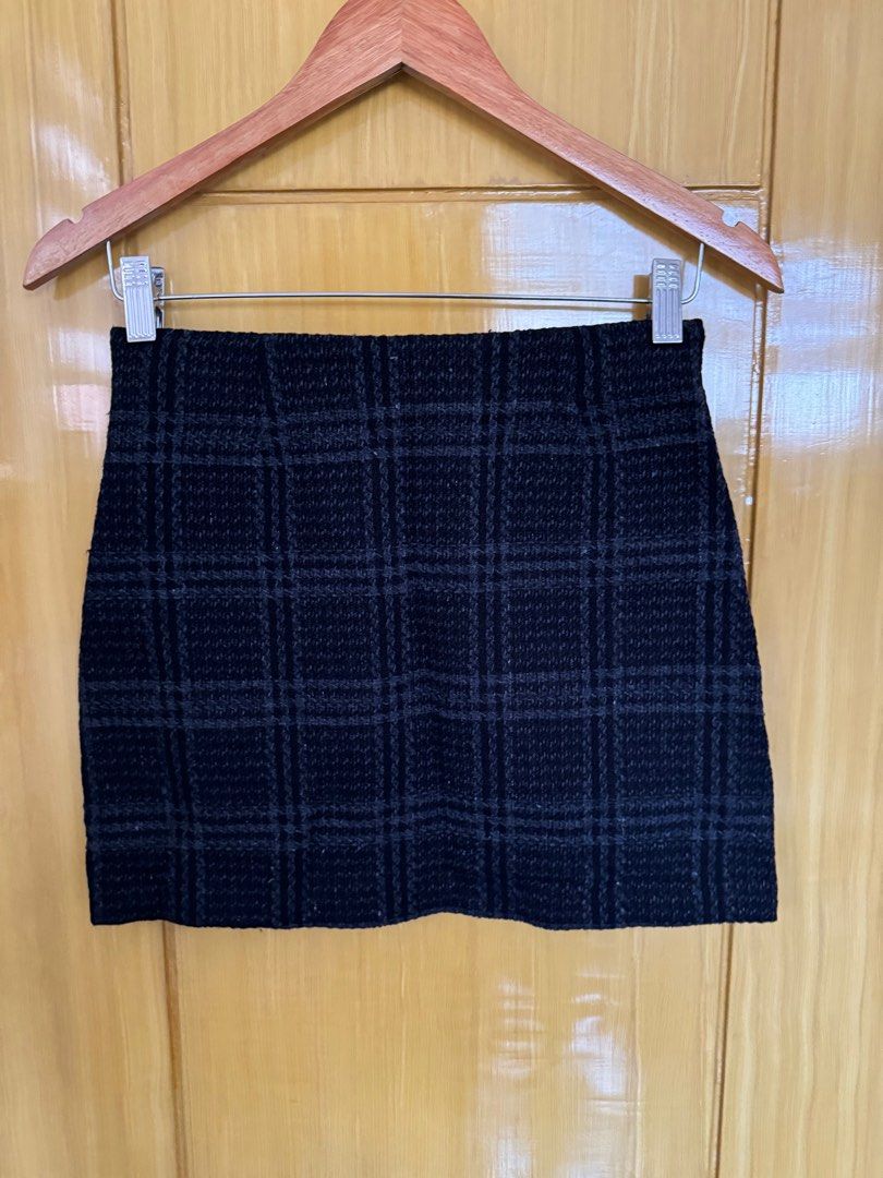Zara Plaid Skirt (Category: Skirts) located in Manila. Submitted by arnssss (Listing ID 1317636834, Image 3). Description: Used only once .