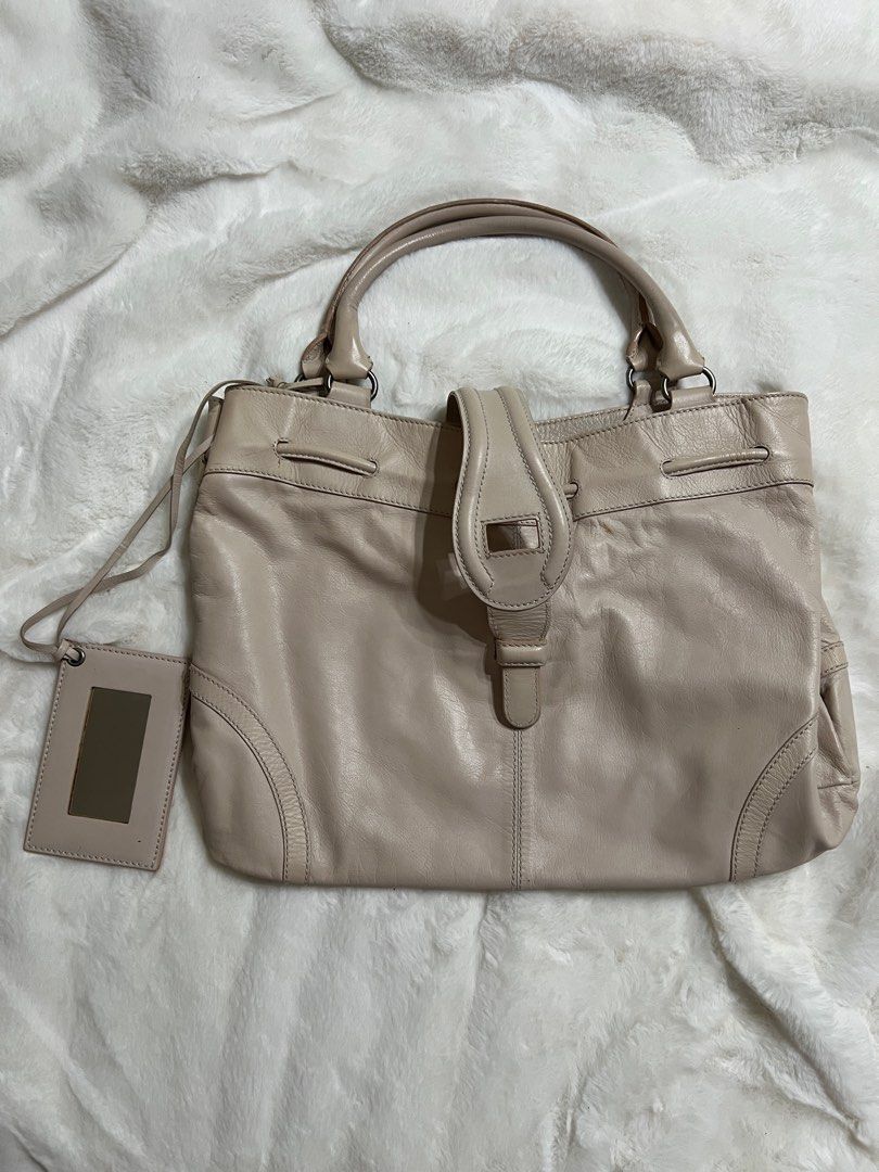 💯 Authentic Balenciaga Leather Drawstring Pink Leather Handbag (Category: Luxury Bags & Wallets) located in Paranaque City. Submitted by authentic_mj (Listing ID 1319285576, Image 1). Description: 💯 Authentic Balenciaga Leather Drawstring Pink Leather Handbag Preloved Authentic from Japan with original mirror intact Issue: handle pen marks.