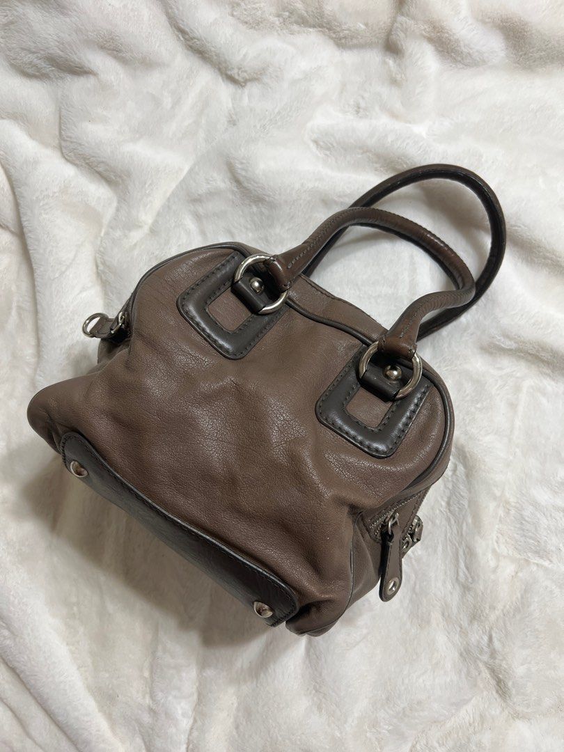 💯 Authentic D&G Leather Lily Shoulder Bag (Category: Luxury Bags & Wallets) located in Paranaque City. Submitted by authentic_mj (Listing ID 1319280471, Image 1). Description: 💯 Authentic Dolce & Gabbana D&G Leather Lily Shoulder Bag Preloved Authentic from Japan No inclusions.