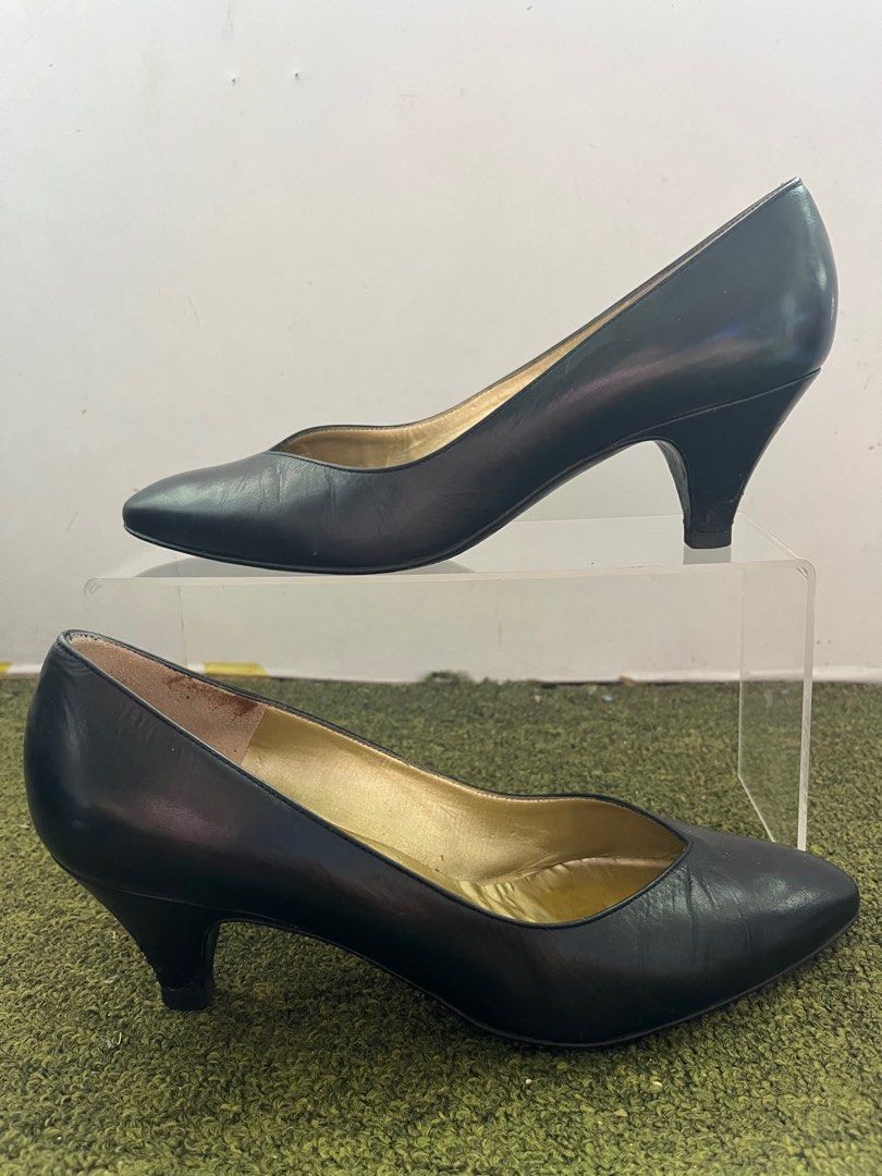 Authentic Bruno Magli Black Leather Shoes sz 37 (Category: Heels) located in La Trinidad. Submitted by dulcinea.dulcinea (Listing ID 1319309798, Image 1). Description: Authentic and in very good condition 24 cm insole measurement Will fit size 6.5-7 Open for clarification and pertinent inquiry. FREE SF for 3 items and up Feel free to browse more items Happy shopping 🛍️ 😊 .