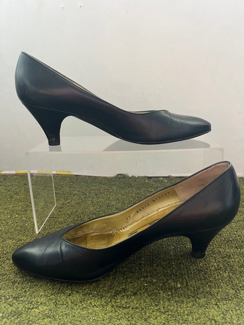 Authentic Bruno Magli Black Leather Shoes sz 37 (Category: Heels) located in La Trinidad. Submitted by dulcinea.dulcinea (Listing ID 1319309798, Image 3). Description: Authentic and in very good condition 24 cm insole measurement Will fit size 6.5-7 Open for clarification and pertinent inquiry. FREE SF for 3 items and up Feel free to browse more items Happy shopping 🛍️ 😊 .