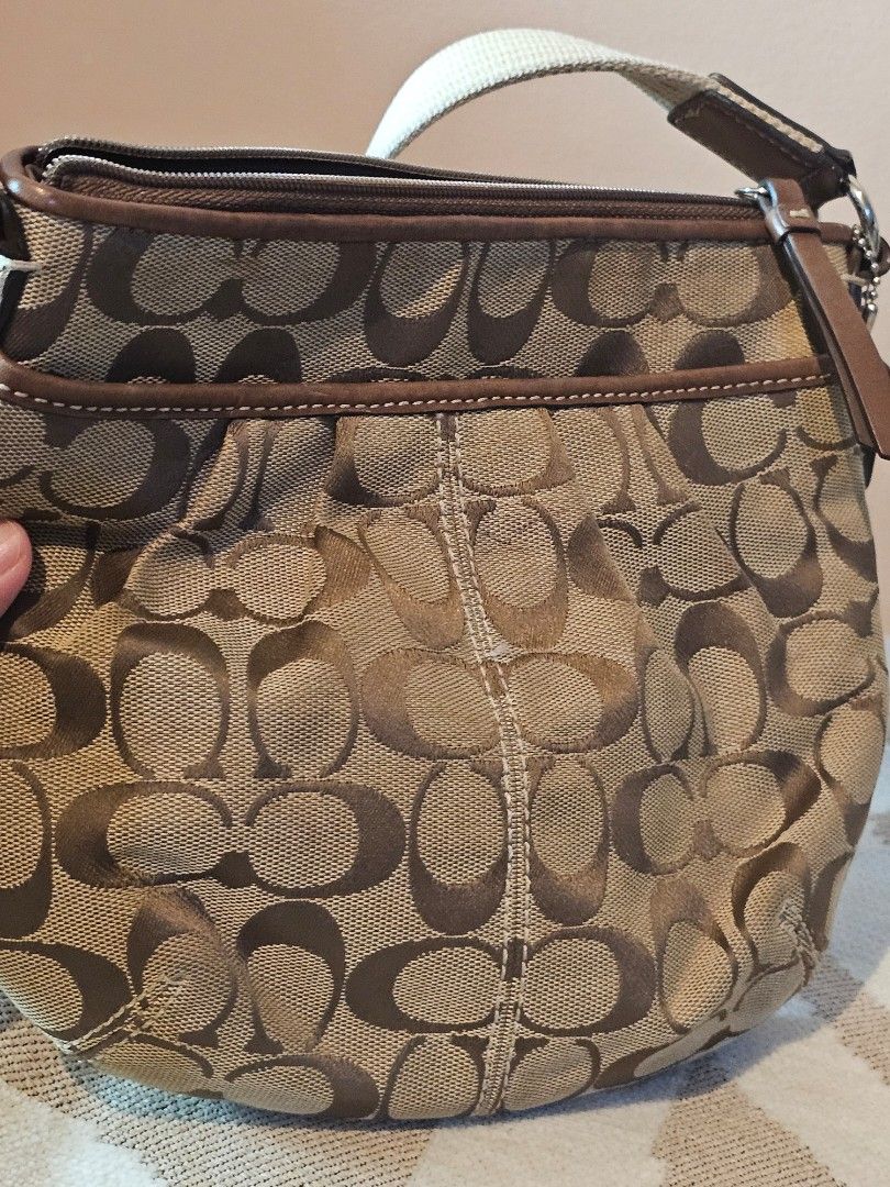 FAST BREAK SALE Authentic Coach Sling Bag (Category: Cross-body Bags) located in Makati City. Submitted by lhuper (Listing ID 1319150007, Image 3). Description: ➡️ Authentic ➡️ Preloved ➡️ Used but not abused ➡️ RFS: Decluttering DISCLAIMER: YOU ARE BUYING PRELOVED ITEM, ANTICIPATE THE CONDITION OF THE BAG. BUY A BRAND NEW IF YOU WANT A BRAND NEW CONDITION..