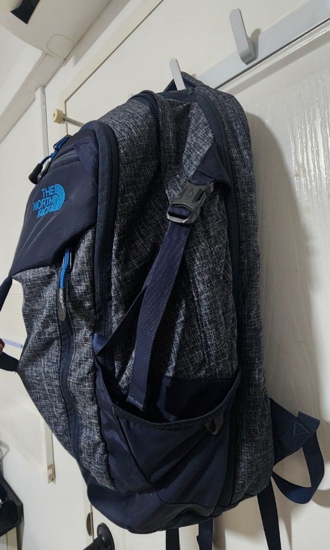Backpack (Category: Backpacks) located in Singapore. Submitted by muhdashik (Listing ID 1319239170, Image 3). Description: Very gd condition backpack, rarely use. No tear. Can put laptop. Lotsa compartment. Not for lowballers. price slightly nego. for fast deal pls offer😊.