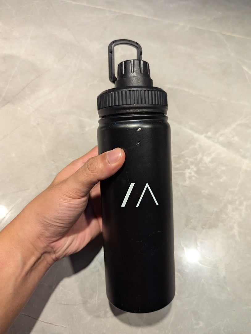Bench Black Tumbler 16-17oz (Category: Water Bottles & Tumblers) located in Paranaque City. Submitted by jonasgonas (Listing ID 1319188581, Image 3). Description: color black tumbler 16-17oz with bench logo rfs decluttering.