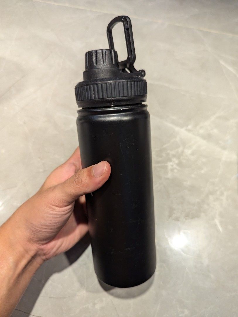 Bench Black Tumbler 16-17oz (Category: Water Bottles & Tumblers) located in Paranaque City. Submitted by jonasgonas (Listing ID 1319188581, Image 2). Description: color black tumbler 16-17oz with bench logo rfs decluttering.