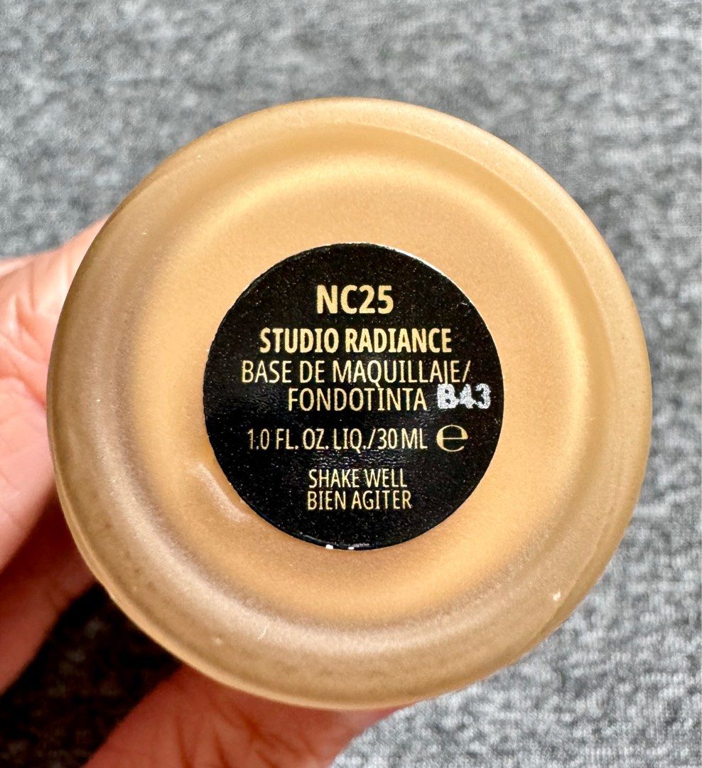 BRAND NEW & AUTHENTIC MAC STUDIO RADIANCE FOUNDATION NC25 (Category: Makeup) located in Manila. Submitted by Berie. (Listing ID 1319224090, Image 2). Description: Original and Brand New MAC Studio Radiance Liquid Foundation in NC25 ❗️Never opened, swatched or used❗️ Rfs : Decluttering and need fund Buyer will shoulder the cost of shipment - Lalamove or J&T.