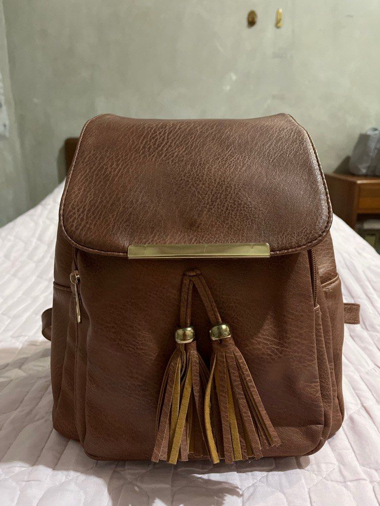 Brown leather backpack (Category: Backpacks) located in Quezon City. Submitted by leisdeclutter (Listing ID 1319254743, Image 1). Description: - Still good quality - only issue is may yellowing stains na sa loob - no brand, bought from US loc: libis, qc .