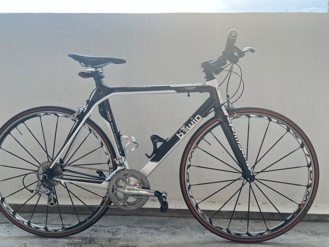 bTwin FC700 carbon roadbike