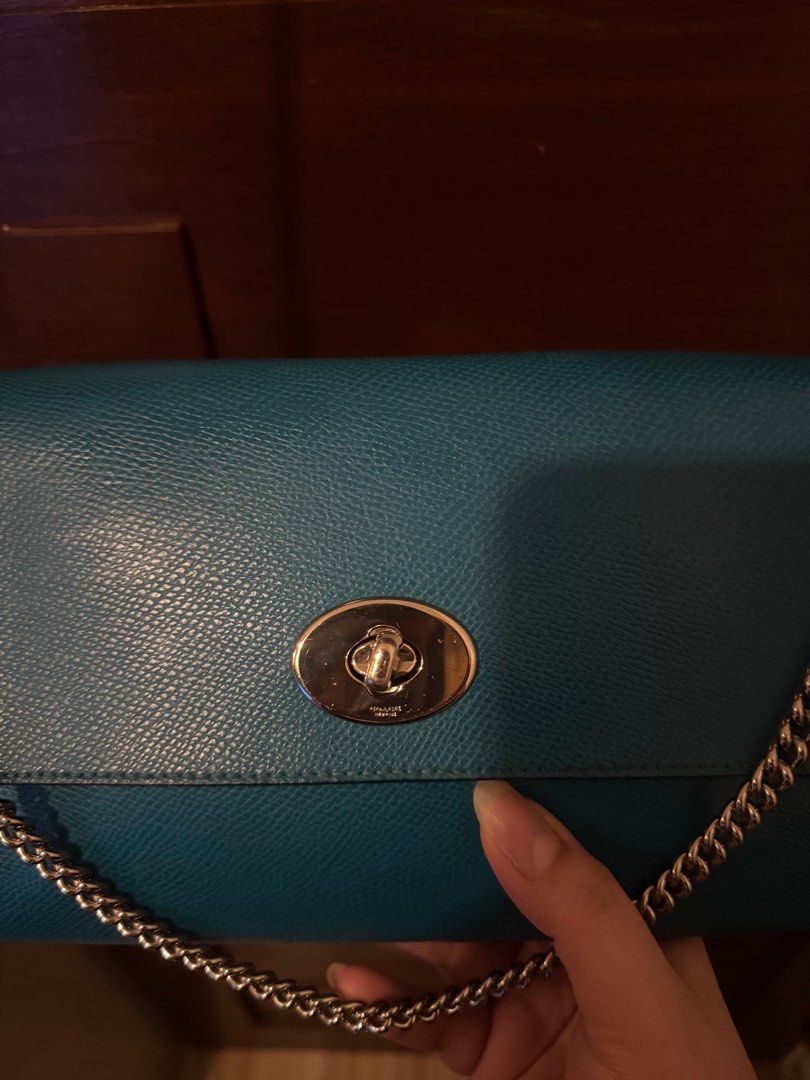 Coach Ruby cross body or kili kili bag (Category: Luxury Bags & Wallets) located in Del Monte. Submitted by sahsha1023 (Listing ID 1319318968, Image 2). Description: AUTHENTIC Coach cross body with metal chain. Can be used as kili kili bag. RFS: no longer using .