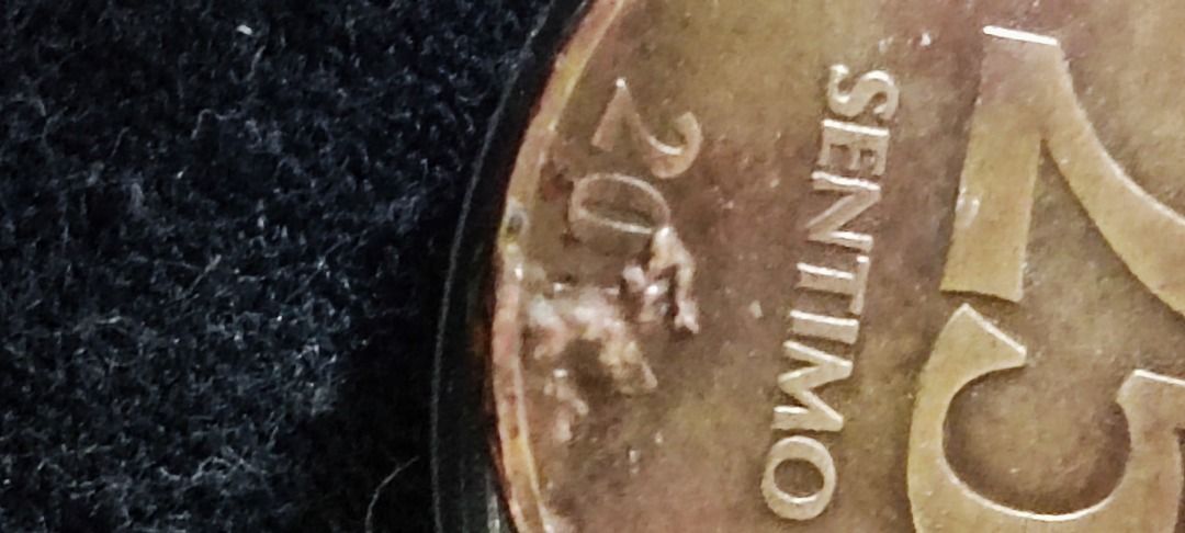25 sentimo Coins error there's a metal cover the year and hairline ...