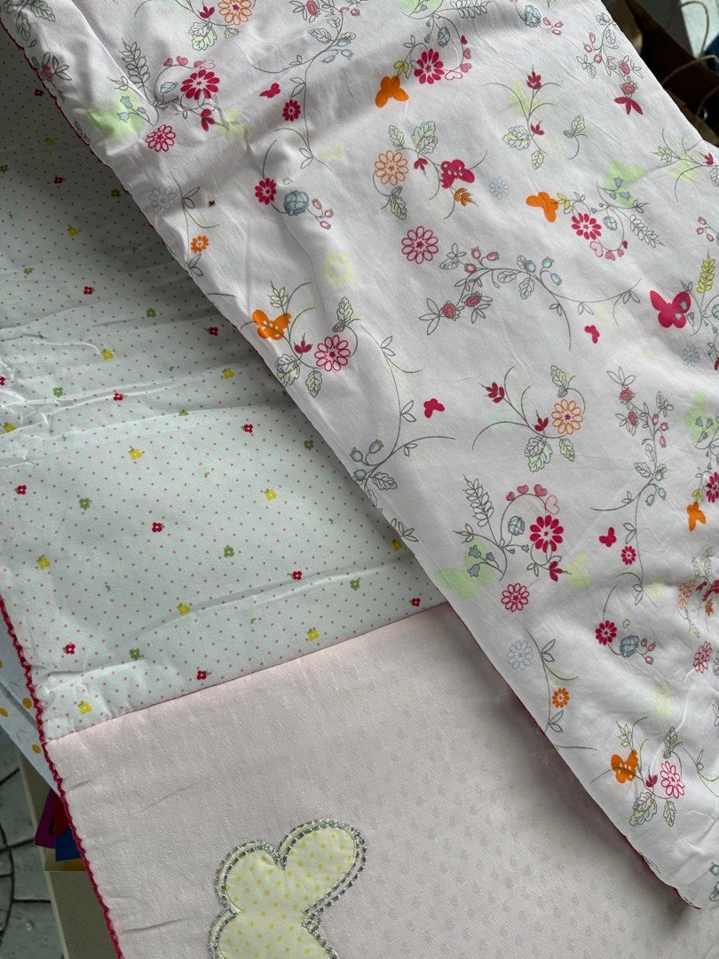 Crib Bumper Guard (Category: Cots & Cribs) located in Las Pinas. Submitted by momma_on_a_hunt_ph (Listing ID 1319164053, Image 3). Description: Preloved 350php each 1000php for 3pcs.