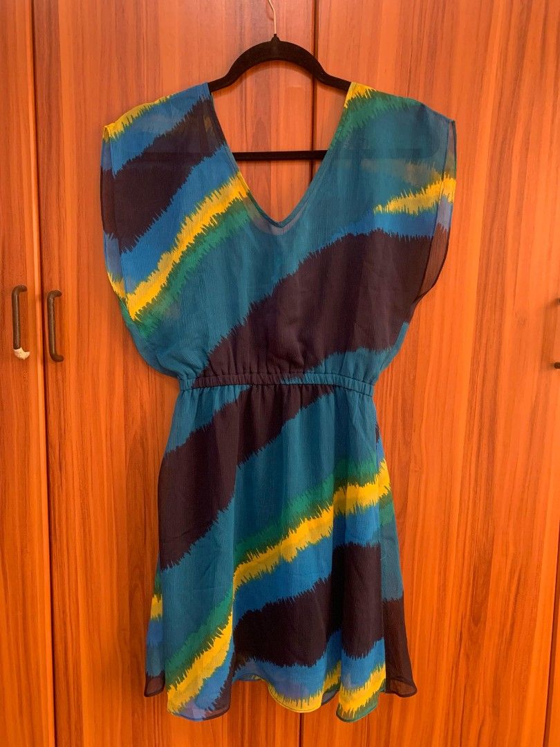 Express Blue Dress (Category: Dresses) located in Dagupan City. Submitted by delicatelibrary (Listing ID 1319314911, Image 3). Description: Light, flowy fabric Relaxed, loose fit Size XS on tag but this fits up to size medium.