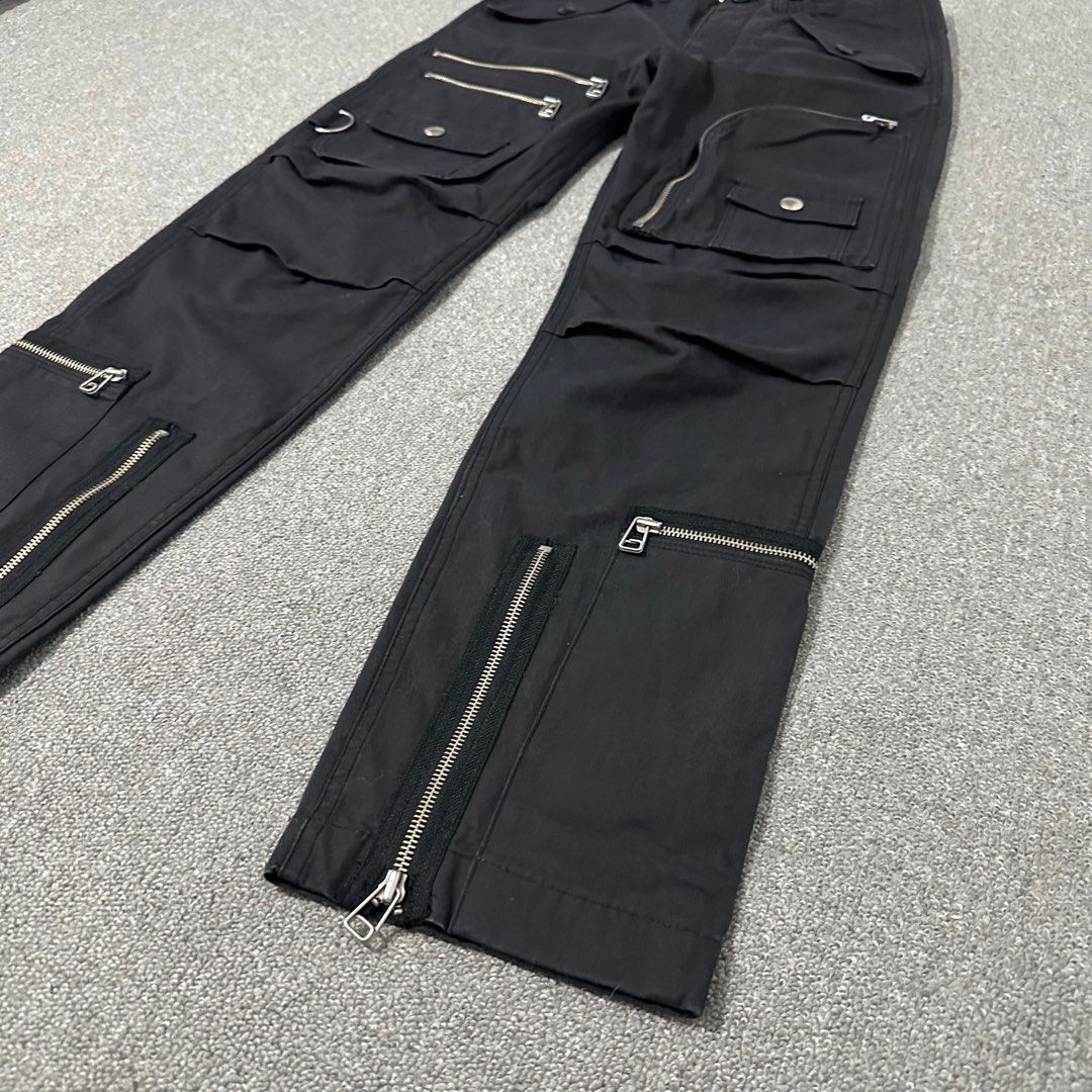 Facetasm - Multipocket cargo pants (Category: Jeans) located in Pasig City. Submitted by jksonlineapparel.ph (Listing ID 1319284170, Image 3). Description: Facetasm - Multipocket cargo pants Authentic Dimension: Waistline: 30 Front rise: 12 inches Inseam: 30 inches Length: 41 inches Leg opening: 7 inches Well used .