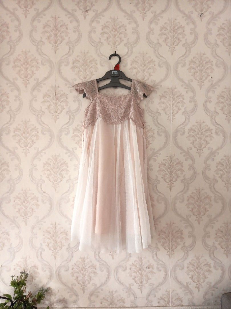 Gaun long dress pesta mewah simple elegan beige Estella dress Monsoon, Bayi  & Anak, Baju Anak Perempuan, 4 hingga 7 tahun di Carousell