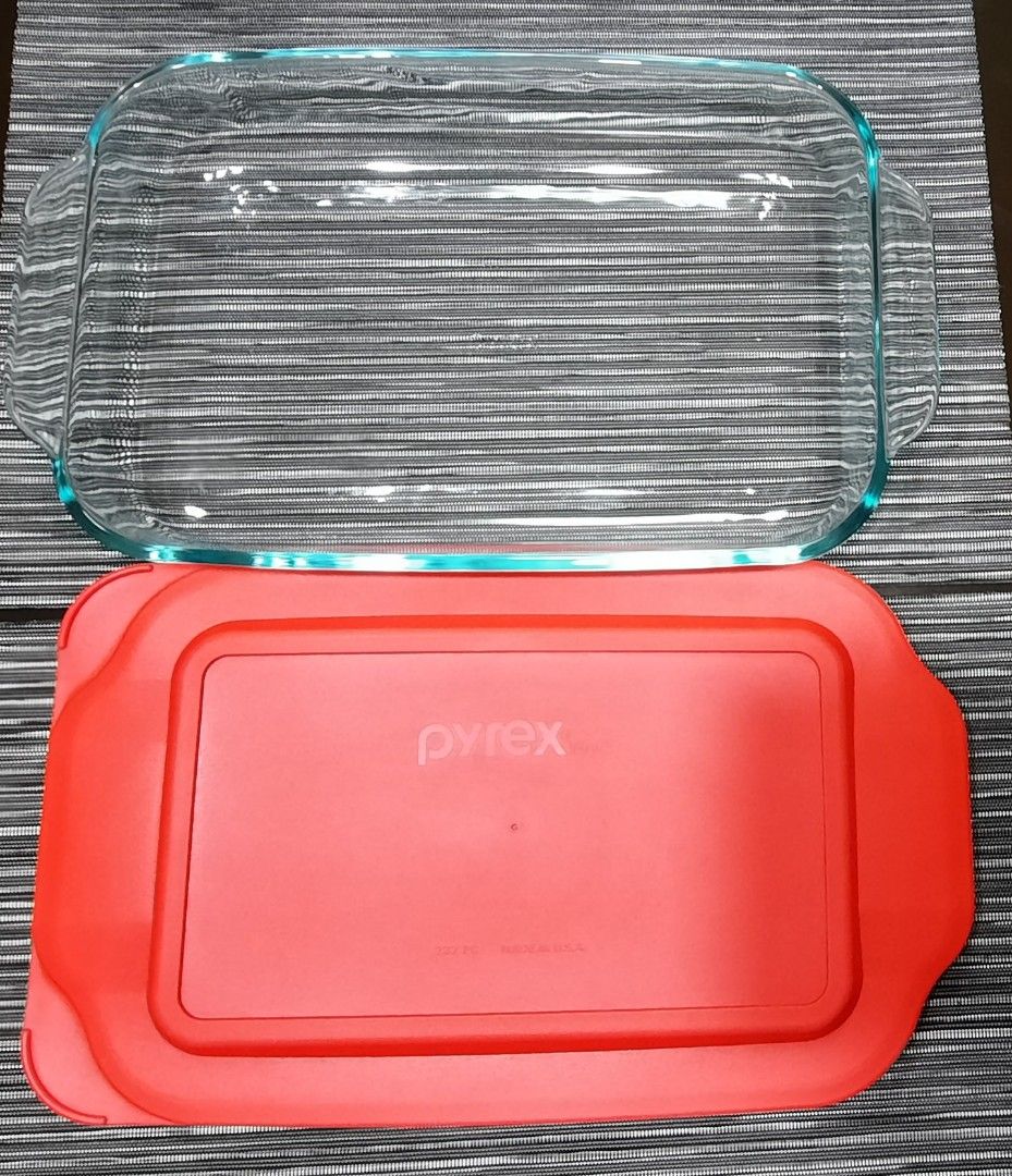 Glass Serving Dish with cover (Pyrex) (Category: Bakeware) located in Quezon City. Submitted by milmonpicks (Listing ID 1319152876, Image 3). Description: 2 L (SOLD) 2.8 L Microwave safe In excellent condition.