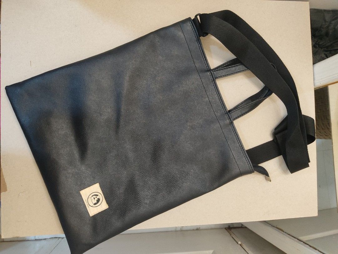 Hand Made Bag (Category: Luxury Bags & Wallets) located in Bacoor. Submitted by MAB_Store (Listing ID 1319305408, Image 2). Description: what you see is what you get - minimal use.